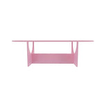 table ovale rose moderne chaises tressées meuble bas jaune tableaux bleus bol blanc lampe