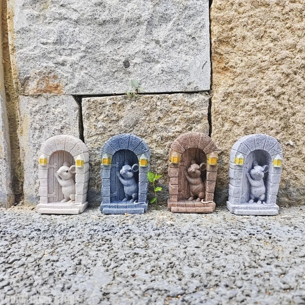 décoration extérieure artisanale porte souris sculptée lanternes dorées gris beige bleuclair