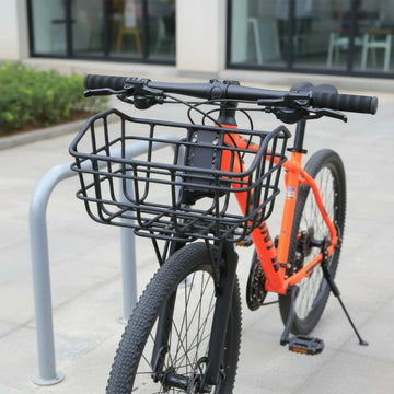 panier vélo noir treillis sacoches rangement urbain minimaliste portage chien outils