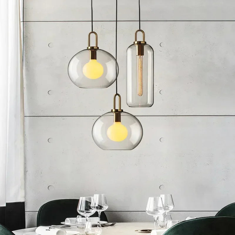 suspension lumineuse moderne gris fumé doré verre mat métal poli ampoule filament visible chambre