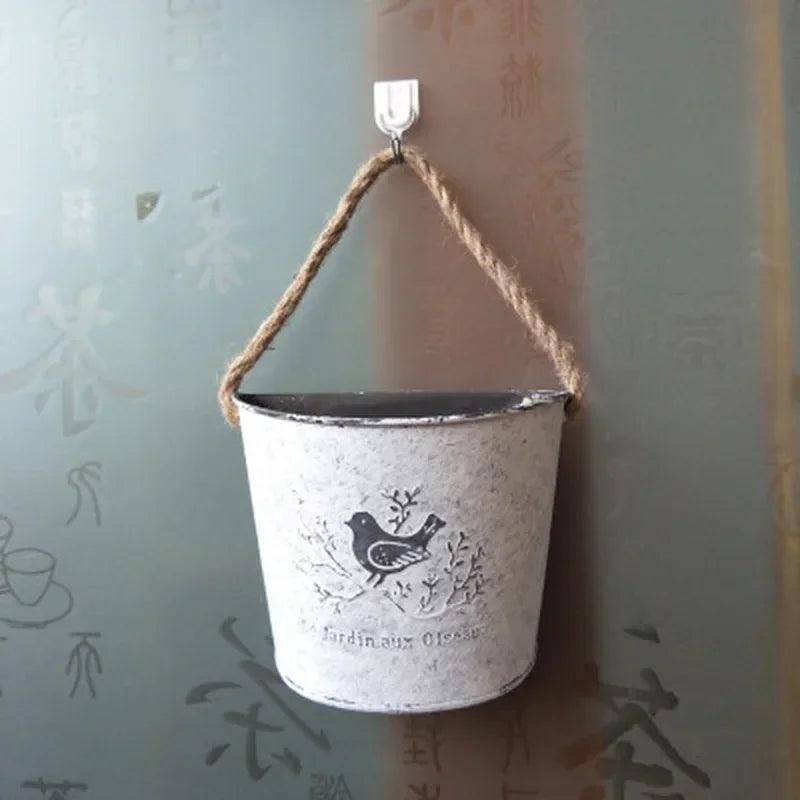 décoration murale pot suspendu blanc oiseau branches vintage rustique métal