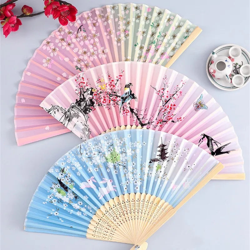 éventails pliants fleurs cerisier papillons paysages tissus naturels pompons traditionnels japonais