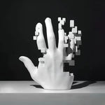 statue main blanc texture lisse moderne abstraite résine opaque bracelet chaîne deco salon
