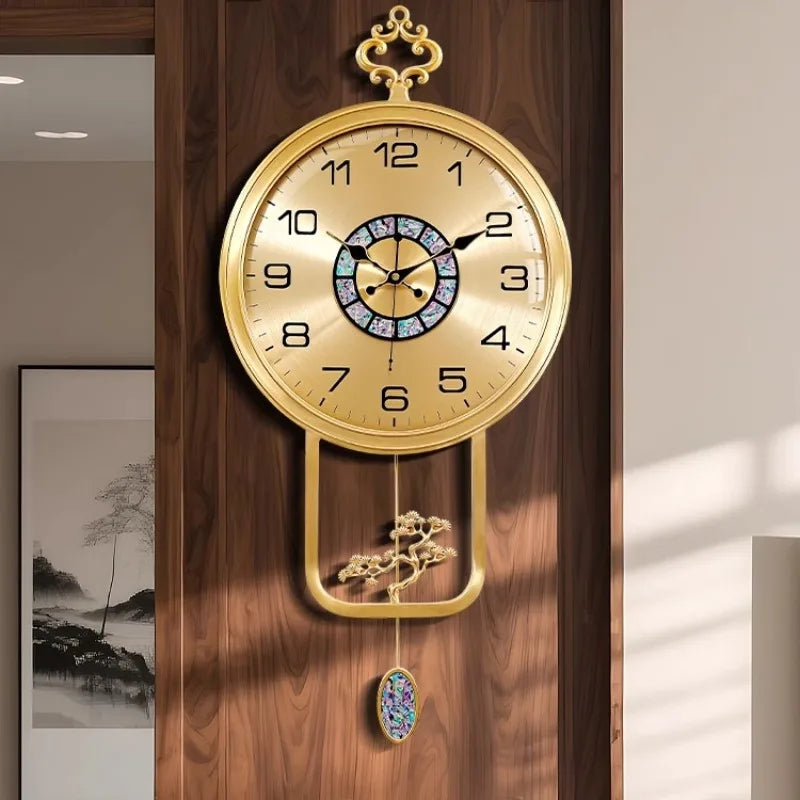 horloge murale vintage dorée chiffres noirs motif mosaïque cerf floral classique fixée pendule