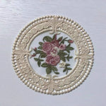 serviette table vintage broderie florale dentelle beige clair classique romantique respectueux environnement table élégante