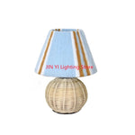 lampe table moderne rustique abat jour tissu rayures marron base rotin bleu clair