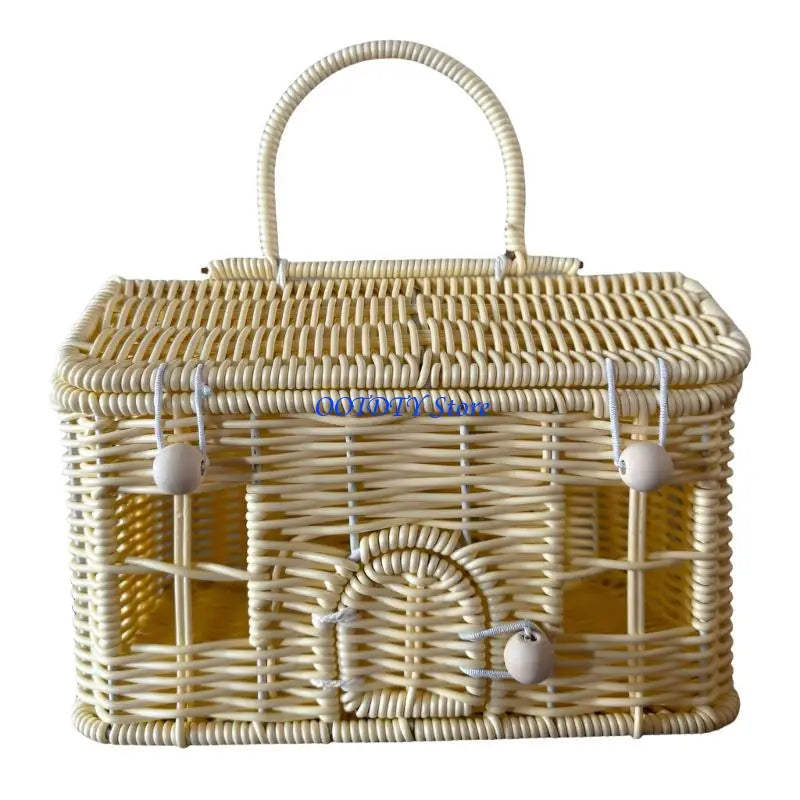 panier tressé rose bleu turquoise rangement maisonnette fenêtres porte réutilisable articles divers déco original