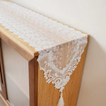 serviettes table blanches brodées motifs floraux coton polyester classiques romantiques tassel