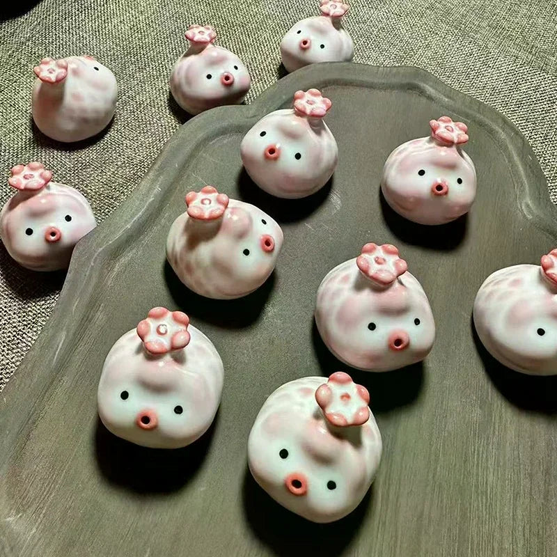 bol thé décoratif motifs fleurs pois rose blanc figurines porc céramique artisanal