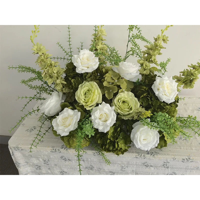 décoration florale arche vert roses hortensias delphiniums mariage romantique extérieur événement festive