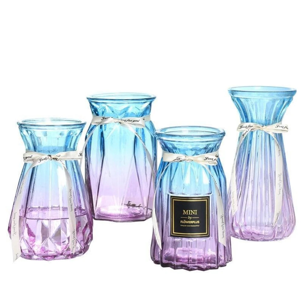 vases modernes élégants couleurs bleu violet rose facettes rayures opaques décoration intérieure arrangement fleurs