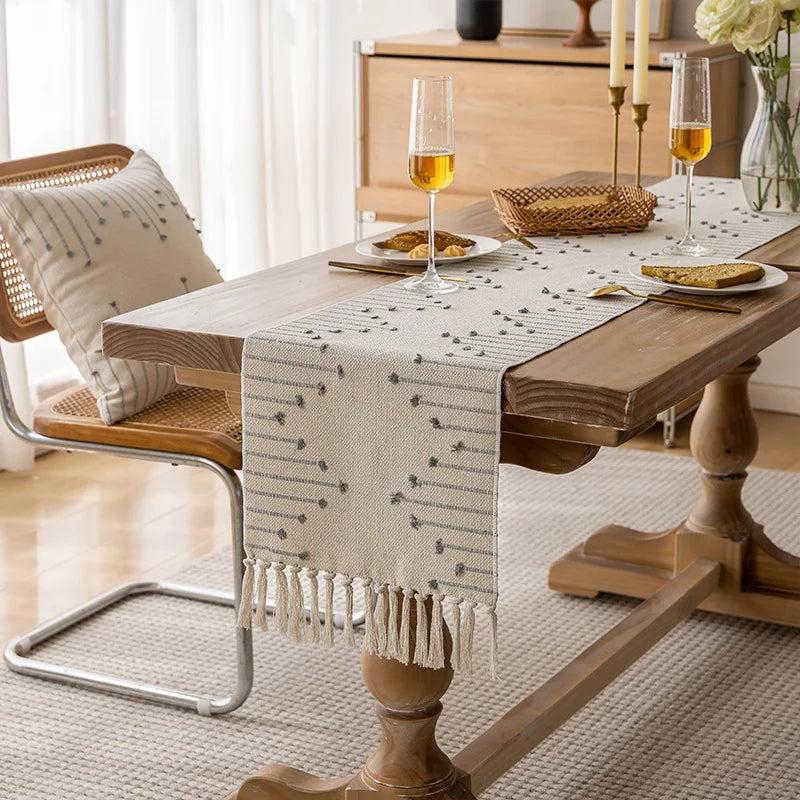 chemin table géométrique bohème franges crème gris décoration table bois rustique
