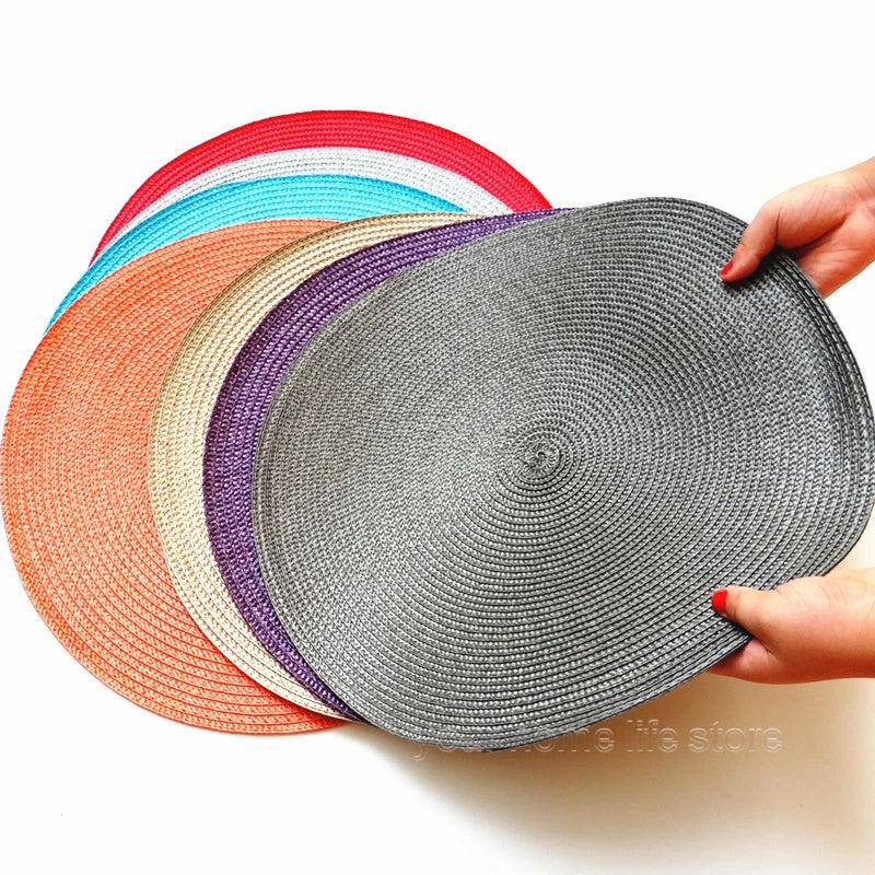 Détail du tissage tressé du set de table rond