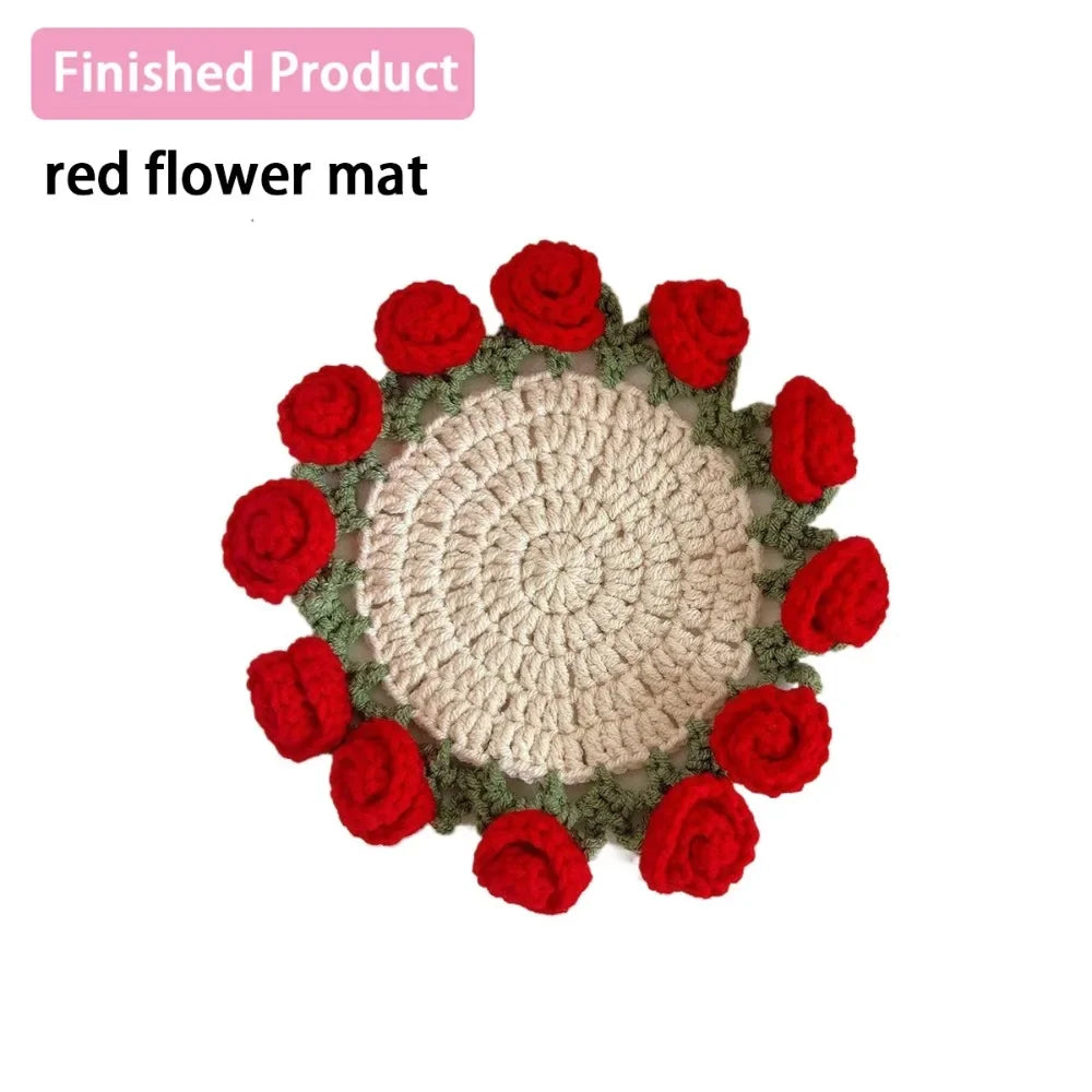 panier fleurs crocheté coussin table roses artisanal rouge vert blanc