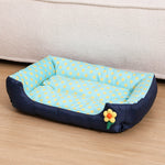lit chien rose points blancs bleu marine points jaunes confortable moderne