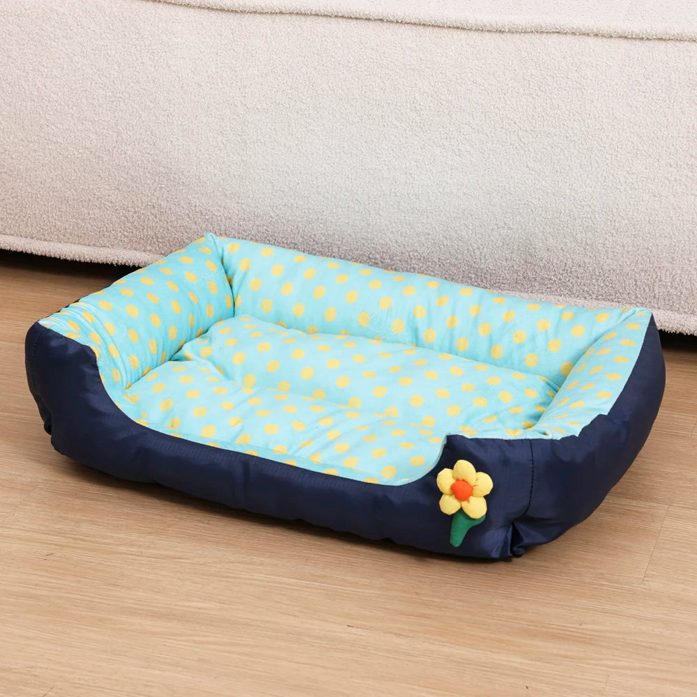 lit chien rose points blancs bleu marine points jaunes confortable moderne