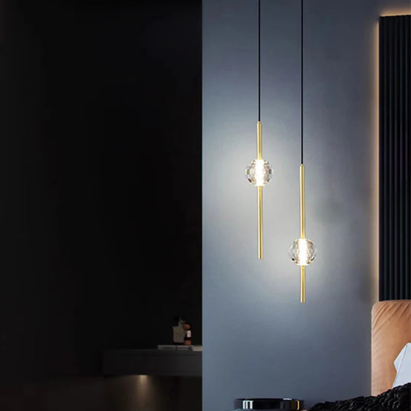 suspension luminaire moderne sphères translucides métal noir or chambre salon intérieur maison