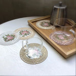 serviettes table brodées fleurs dentelées beige rose vert traditionnelles 12cm respectueuses environnement