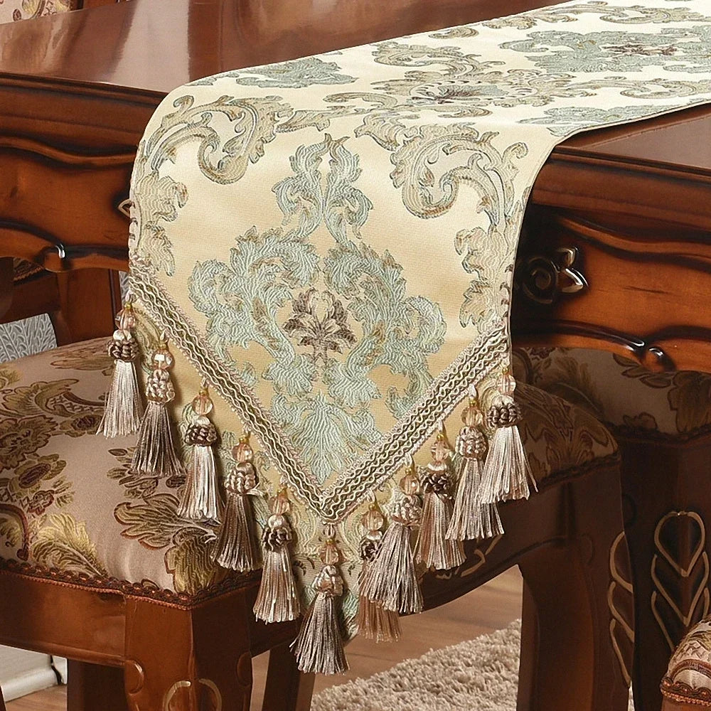 chemin table brodé floral beige bleu clair doré maison festivité classique franges poly coton