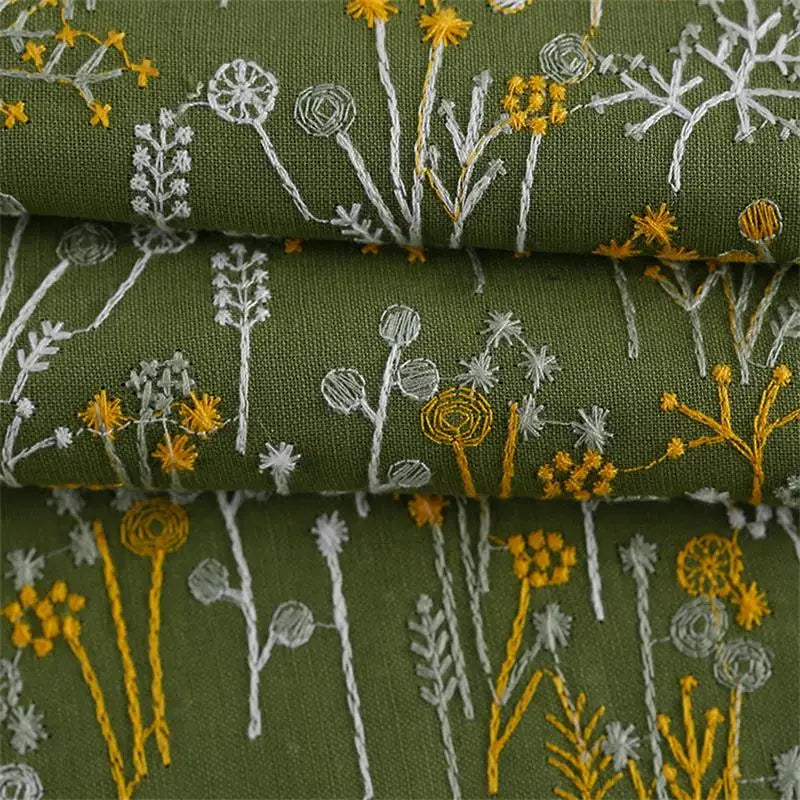 tissu brodé fleurs stylisées vert olive jaune blanc résistant écologique 122cm large