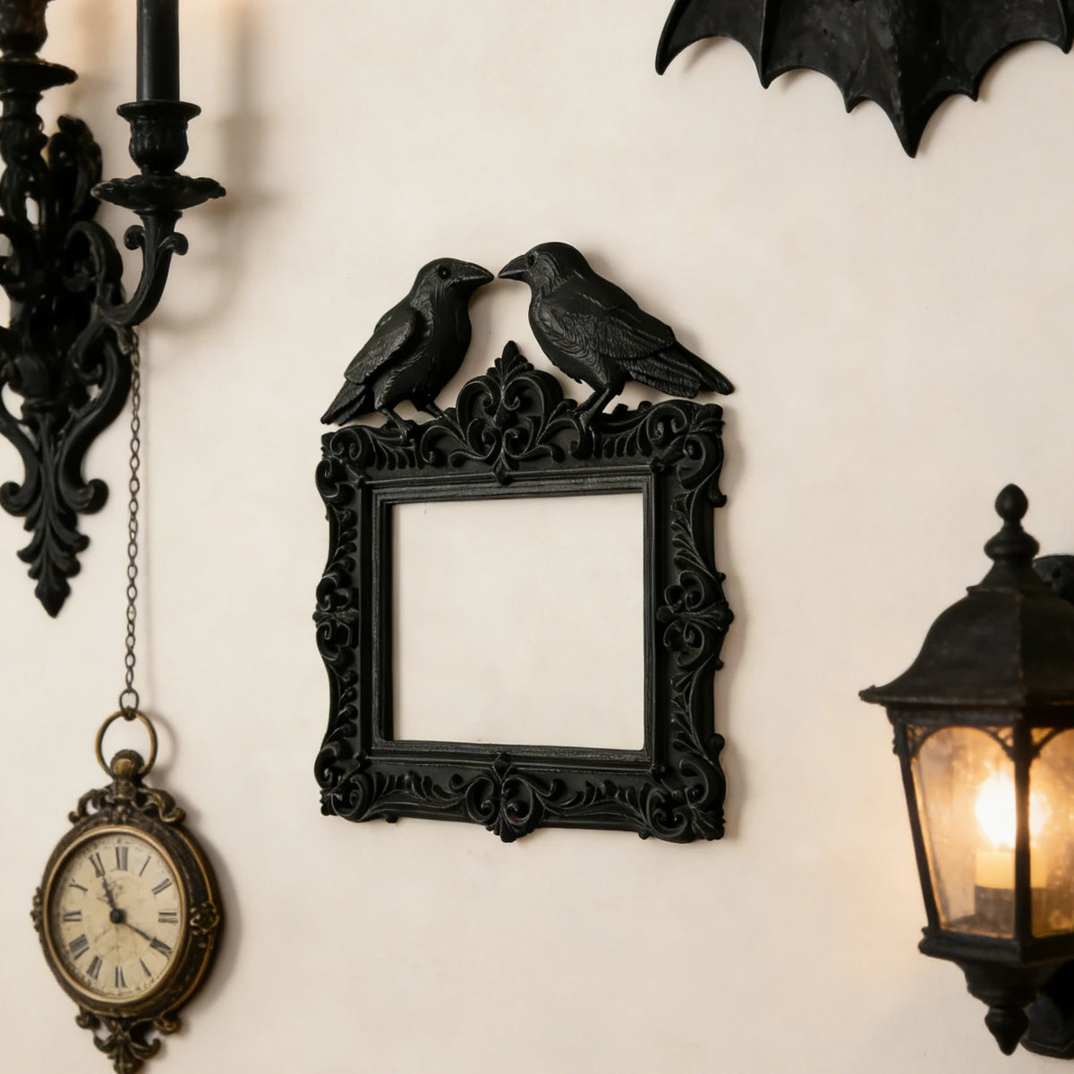 cadre mural baroque oiseaux noirs ornements floraux noir vintage décoration murale rétro gothique