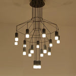suspension lumineuse moderne fer noir structure géométrique interrupteur bouton éclairage intérieur minimaliste