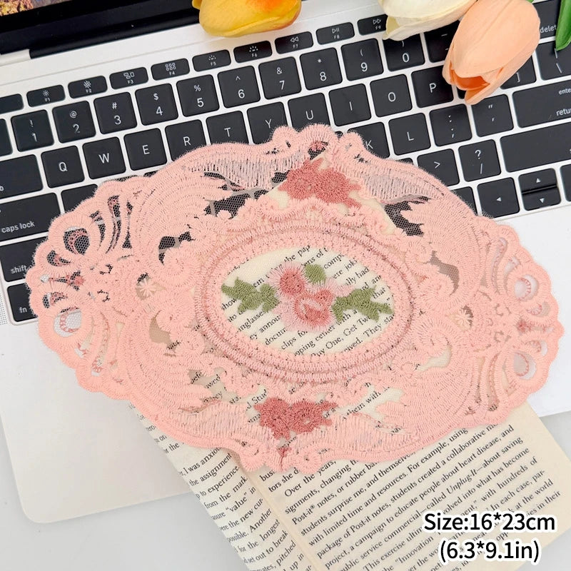 serviettes table vintage broderie florale dentelle rose blanc vert