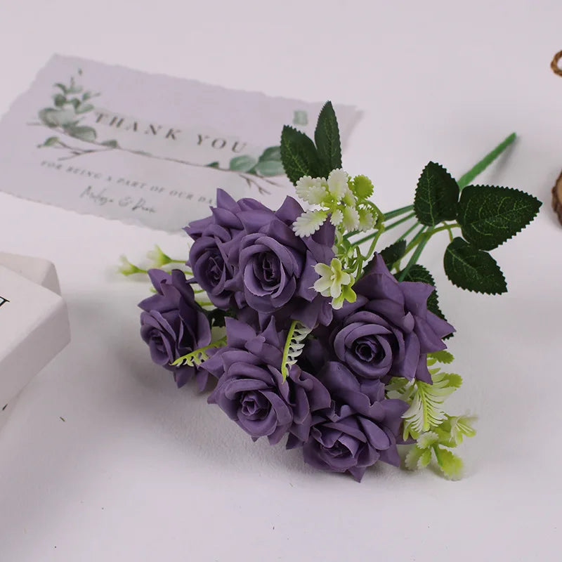 décoration intérieure bouquet artificiel roses soie classique blanc violet noir