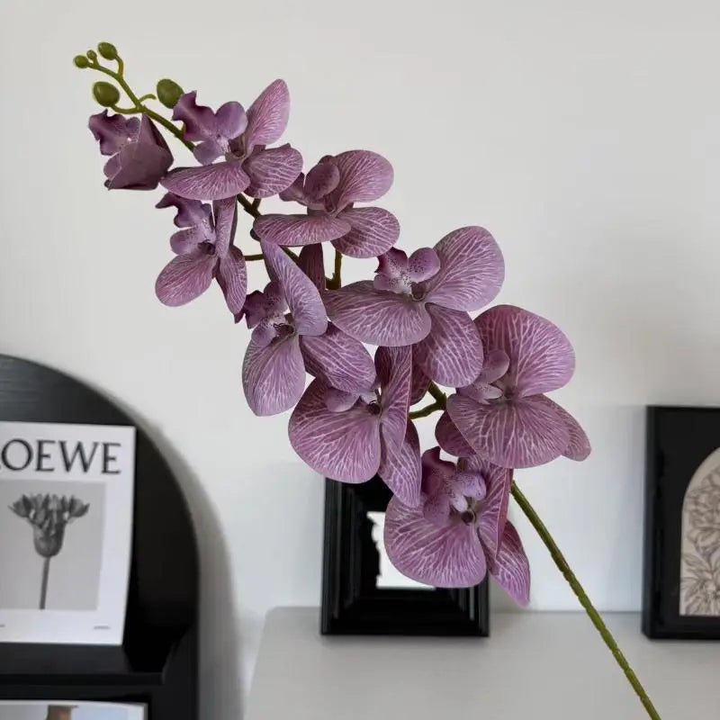 décoration intérieure orchidées artificielles violettes bleues blanches roses fleurs détaillées réaliste occasion fête maison