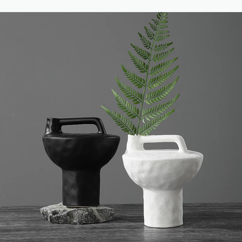 vases modernes minimalistes noirs blancs texture rugueuse décoration intérieure pot plantes fleurs