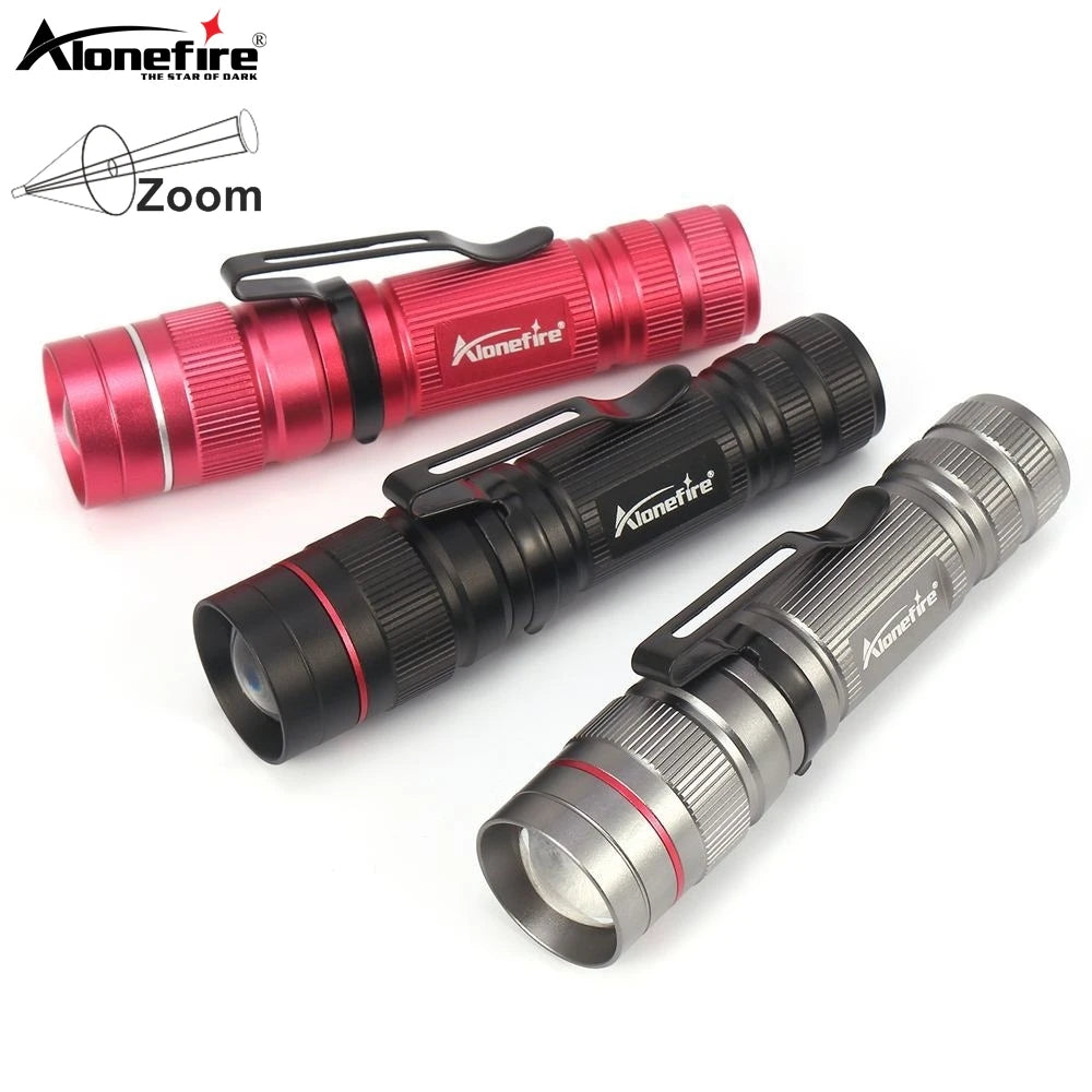 lampe torche rouge noir zoomable 3w led intense compact moderne clips adjustable