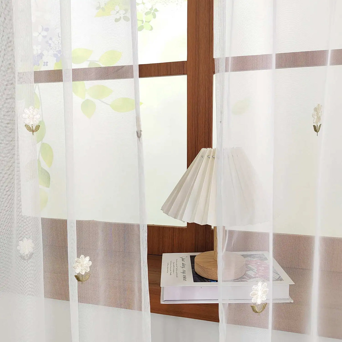 rideaux tulle floral transparents pastoral chambre salon decoration fleurs feuilles feston blanc vert jamais