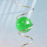 spirale métallique boule verre translucide carillon vent moderne minimaliste crochets métalliques noir bleu vert