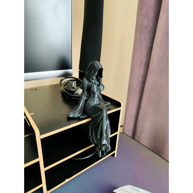 statue gothique reine robe noire satinée classique occasion noël valentin anniversaire nouveauannée