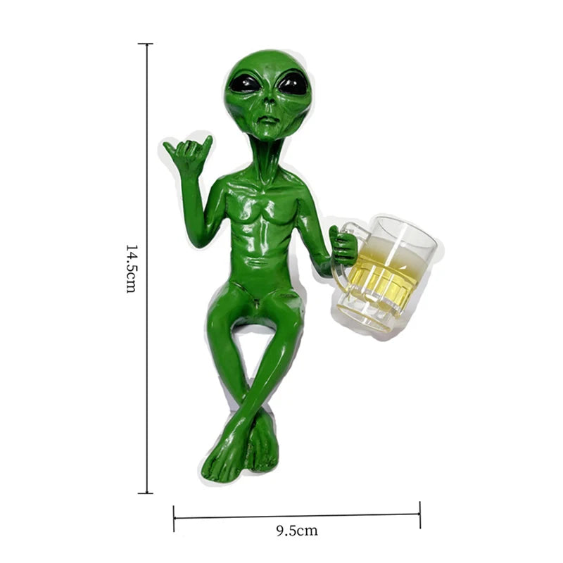 statue alien verre bière shaka signe science fiction humour deco intérieure vert textures anciennes
