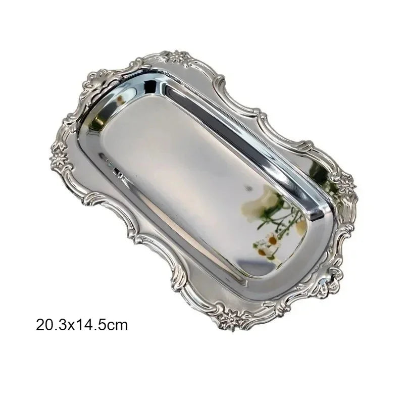 plateau ovale argenté motifs floraux bordures dentelées rangement bijoux dessert élégant classique table manger