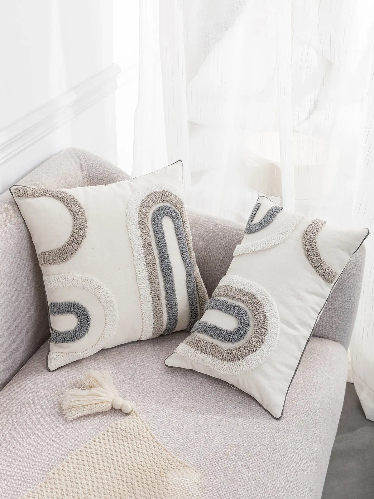 housse coussin géométrique contemporain blanc gris noir décoration salon chambre coucher