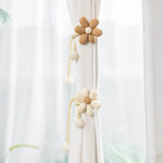 accessoires rideaux bohèmes fleurs relief corde tressée pompons beige clair marronclair chambre salon decoration