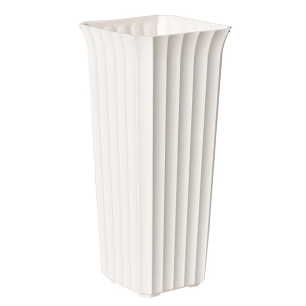 vase moderne minimaliste rayures verticales noir blanc fleurs artificielles roses callas marguerites bleues