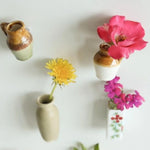 aimants réfrigérateur vases miniatures motifs floraux couleurs variées vintage minimaliste