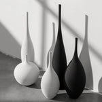 vase decoratif porcelaine moderne minimaliste couleur beige marron brun rouille blanc noir gris