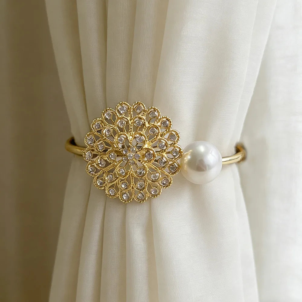 boucles rideau or blanc classiques anneaux dorés fleurées chambre coucher vintage français