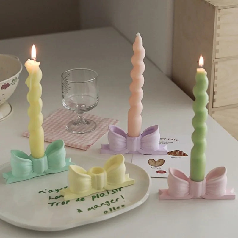 bougies moderne violet rose jaune vert rubans clips mariage décoration créative maison