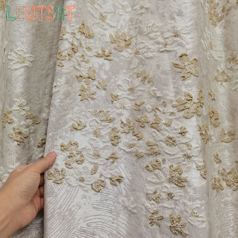 rideau opaque blanc fleurs dorées élégant salon chambre maison moderne ruban pompons luxe