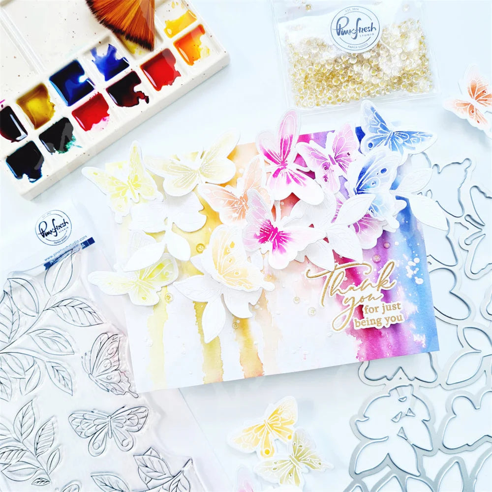 cartes postales décoratives fleurs papillons feuilles artisanales scrapbooking tampons stylos paillettes dorées