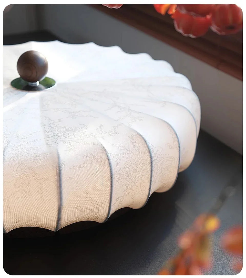 luminaire tissu vintage moderne beige marron motifs floraux opacité variable éclairage quotidien chambre couloir