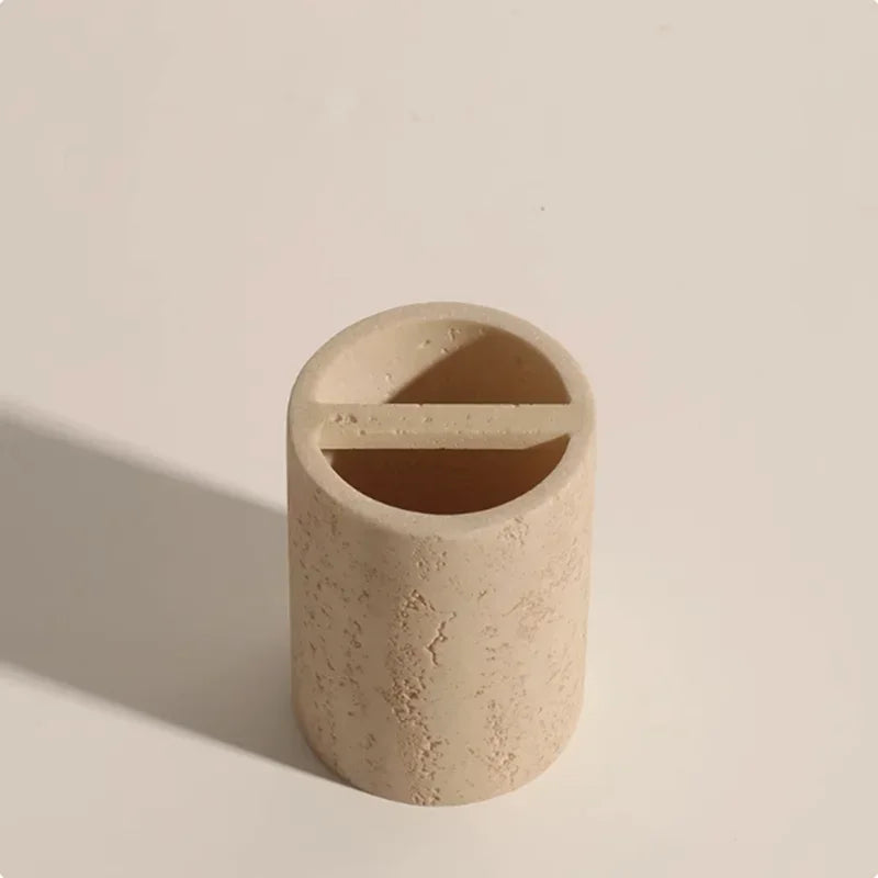 ensemble produits salle bain moderne céramique beige clair porte brosse dents diffuseur parfum distributeur