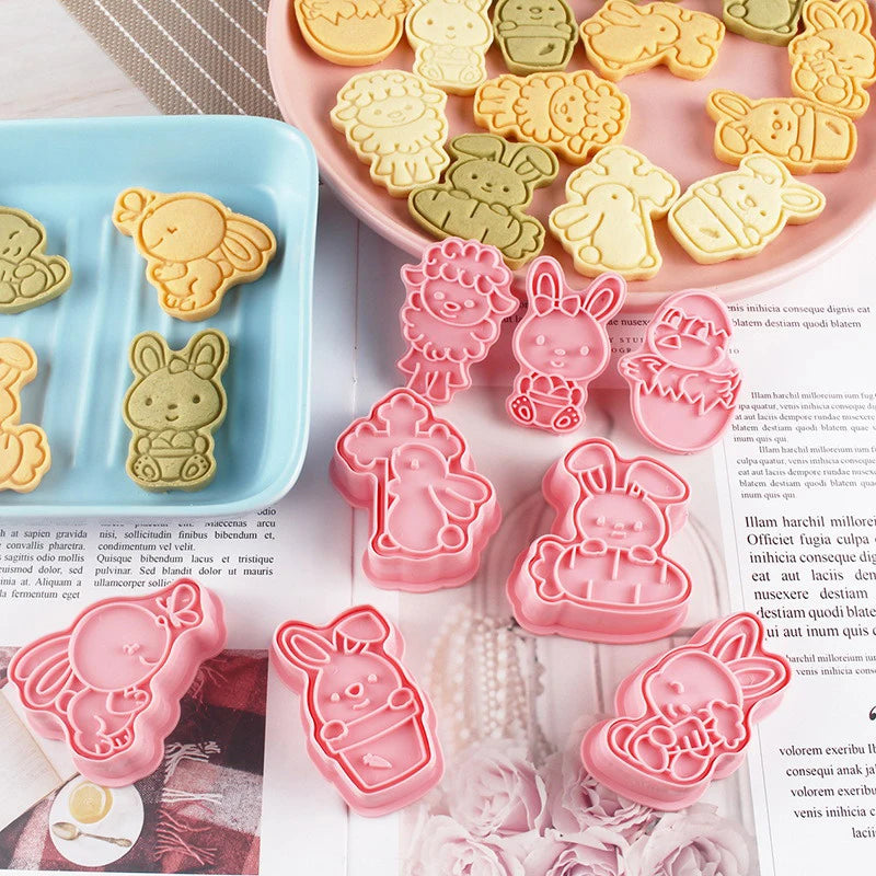outils pâtisserie emporte pièces biscuits animaux dessin animé cartoon orange vert rose beige
