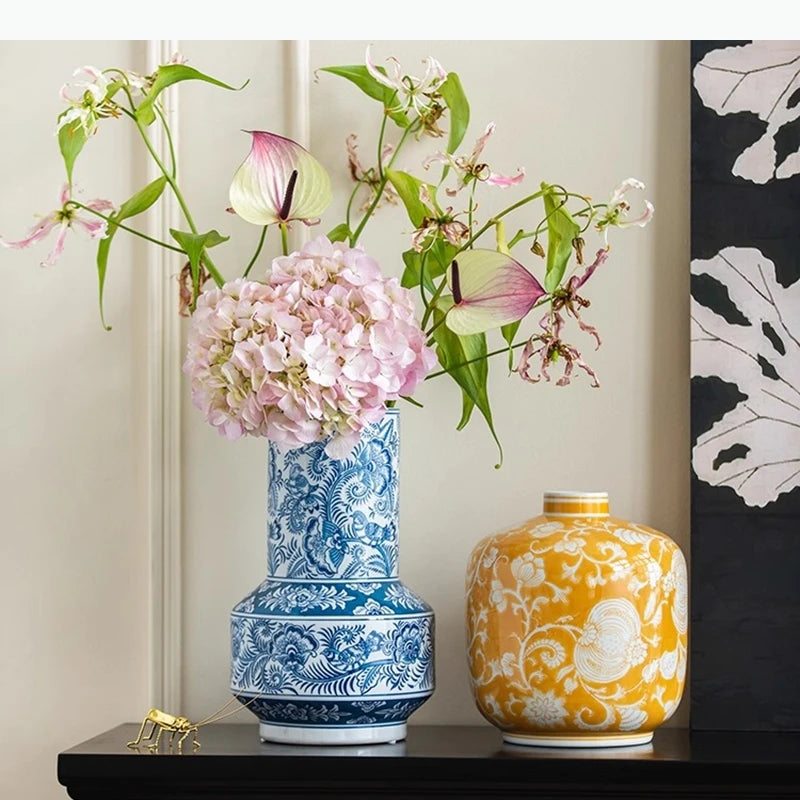 vase bleu blanc floral oiseaux classique traditionnel decoration table arrangement floral