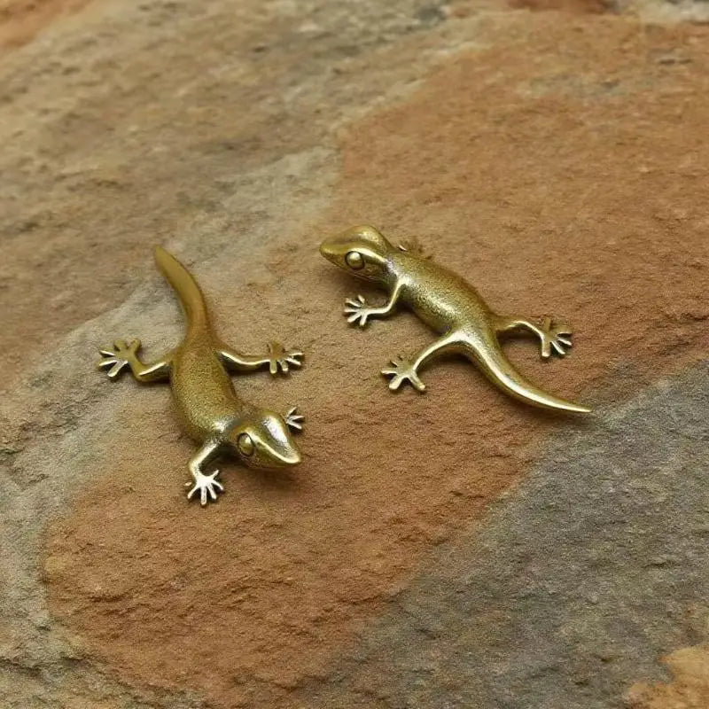 statuettes gecko dorées decoratives miniature animaux antique métal texturé brillant deux pièces